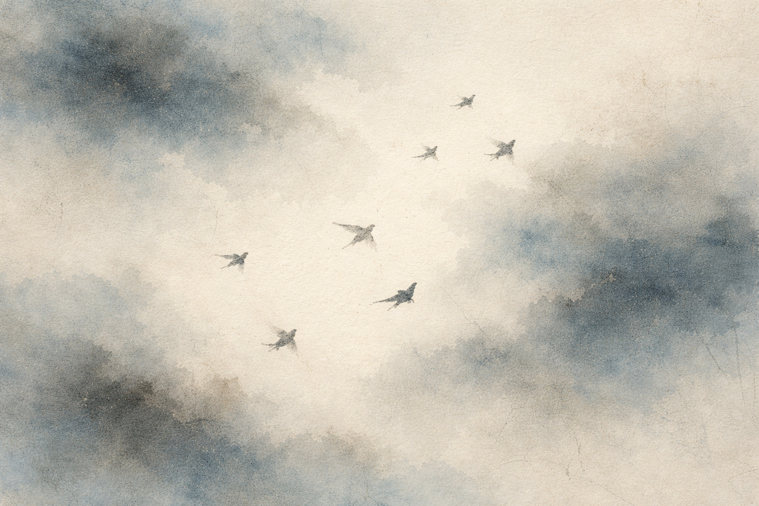 淡いベージュと青で描かれた水彩調の空。流れる雲の中を小さな鳥の群れが静かに飛び、夢と目覚めのあいだを思わせる、やわらかく幻想的な雰囲気が広がっている。